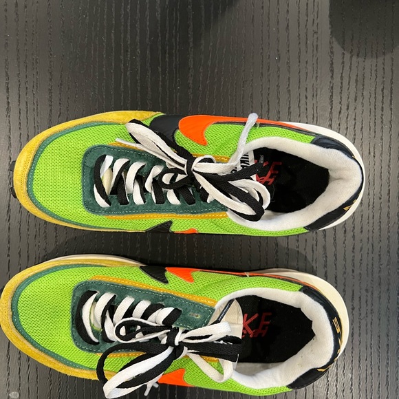 Multi color sniker with double color laces - Picture 1 of 4